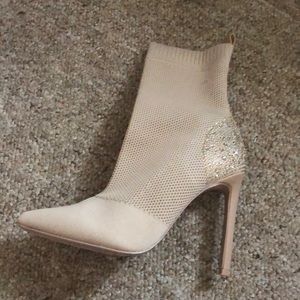 Steve Madden Majesty Blush Booties Size 8.5